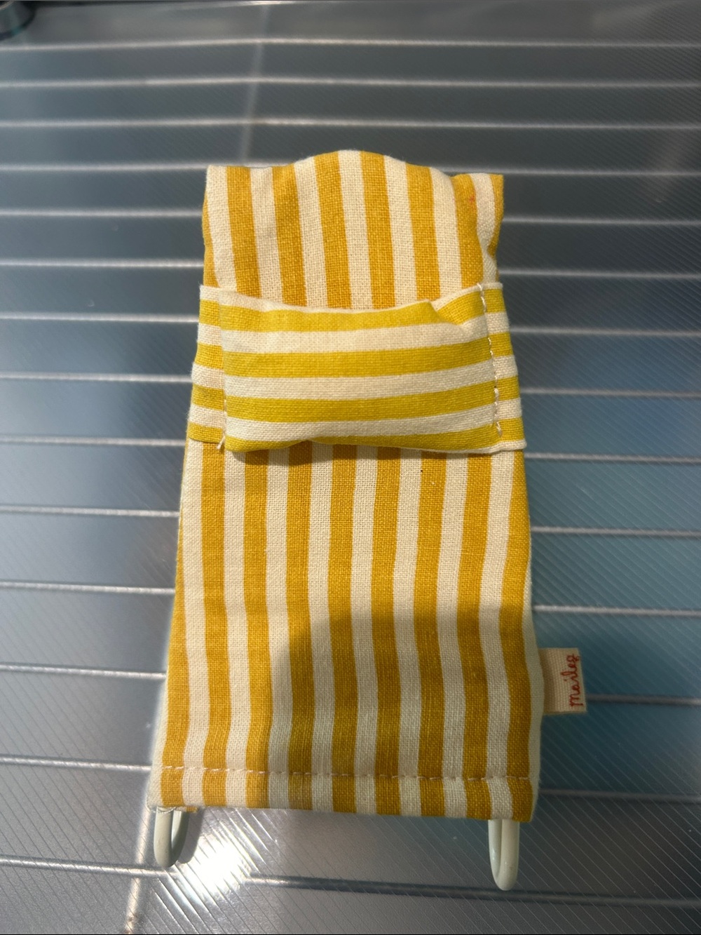 Maileg Striped Beach Chairs and Umbrella Set Retired - Picture 4 of 10